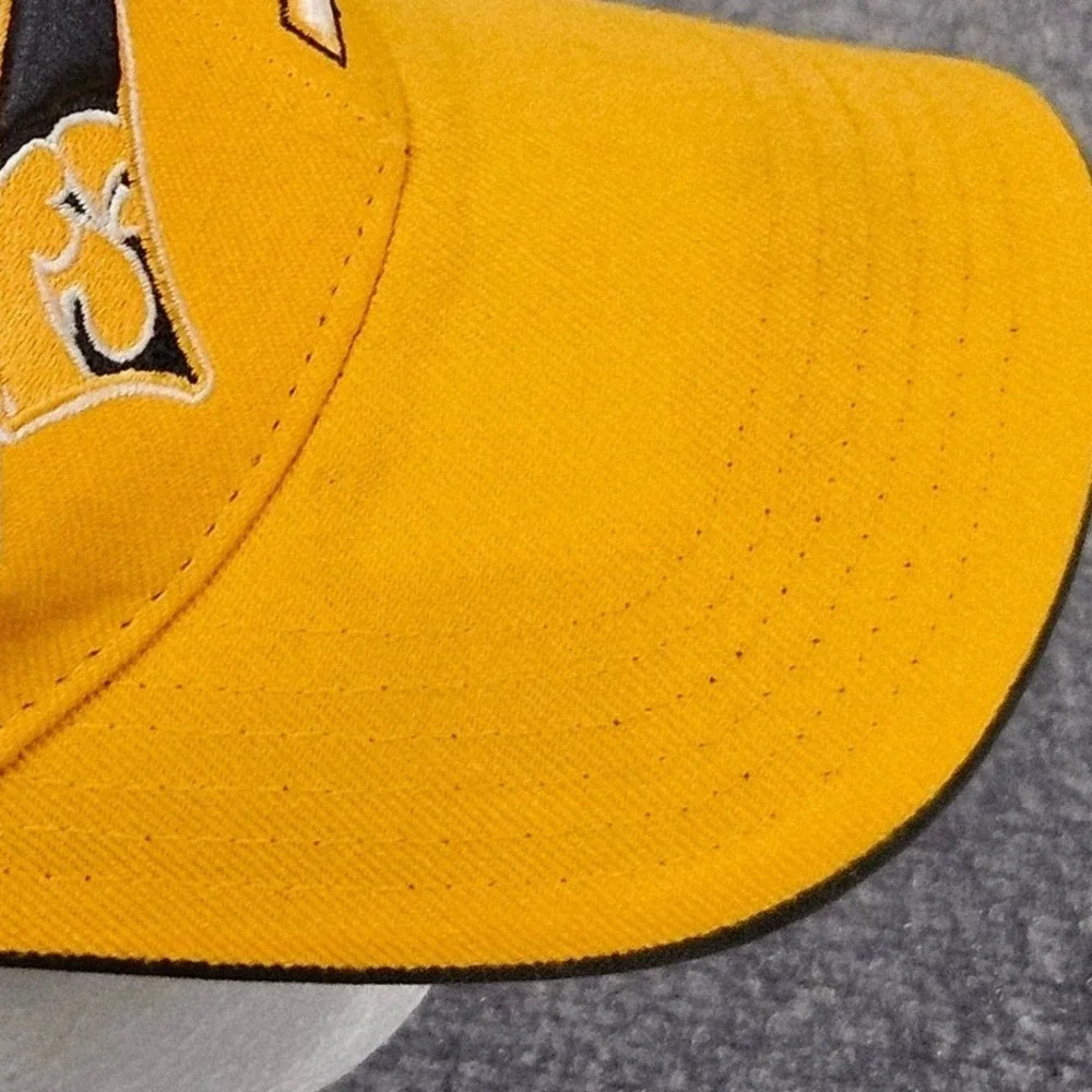 Iowa Hawkeyes Hat Top of‎ the World Yellow Black Embroidered NCAA Cap Y2K Sports